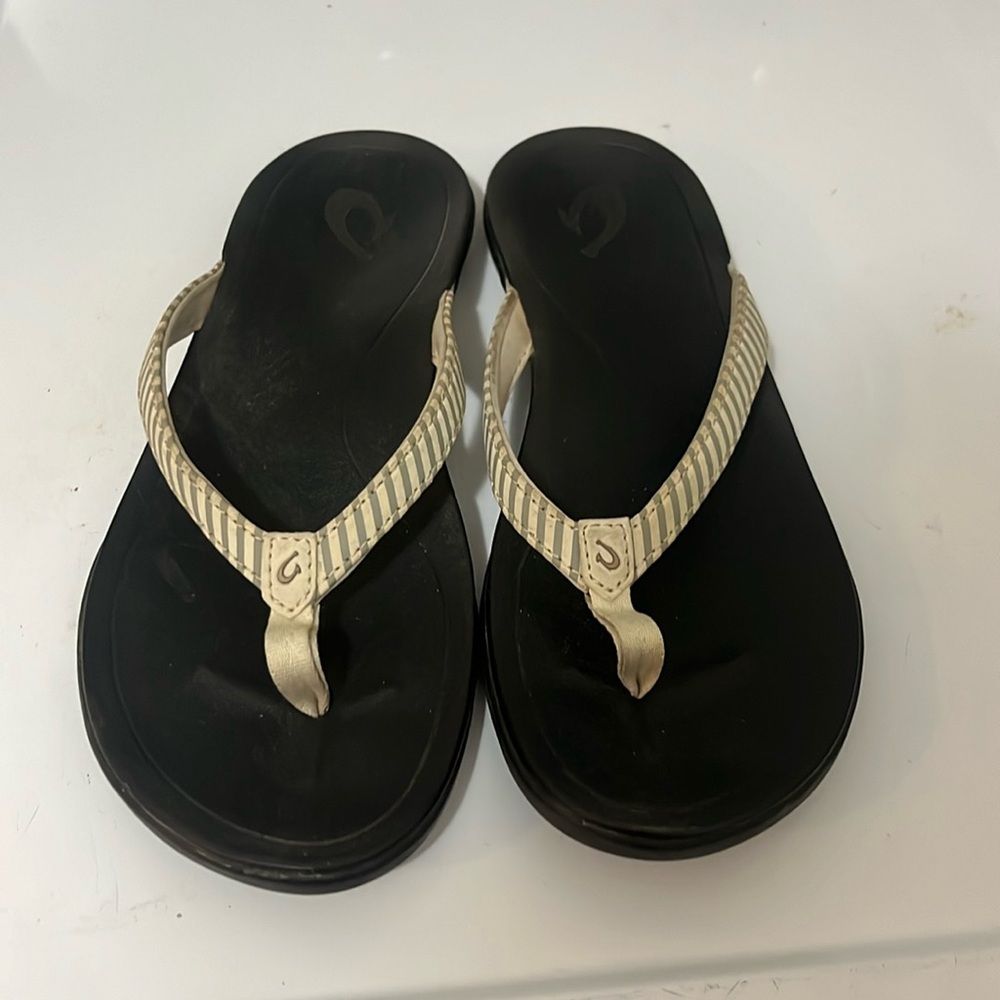OluKai Ho'Opio Flip Flops Womens 7